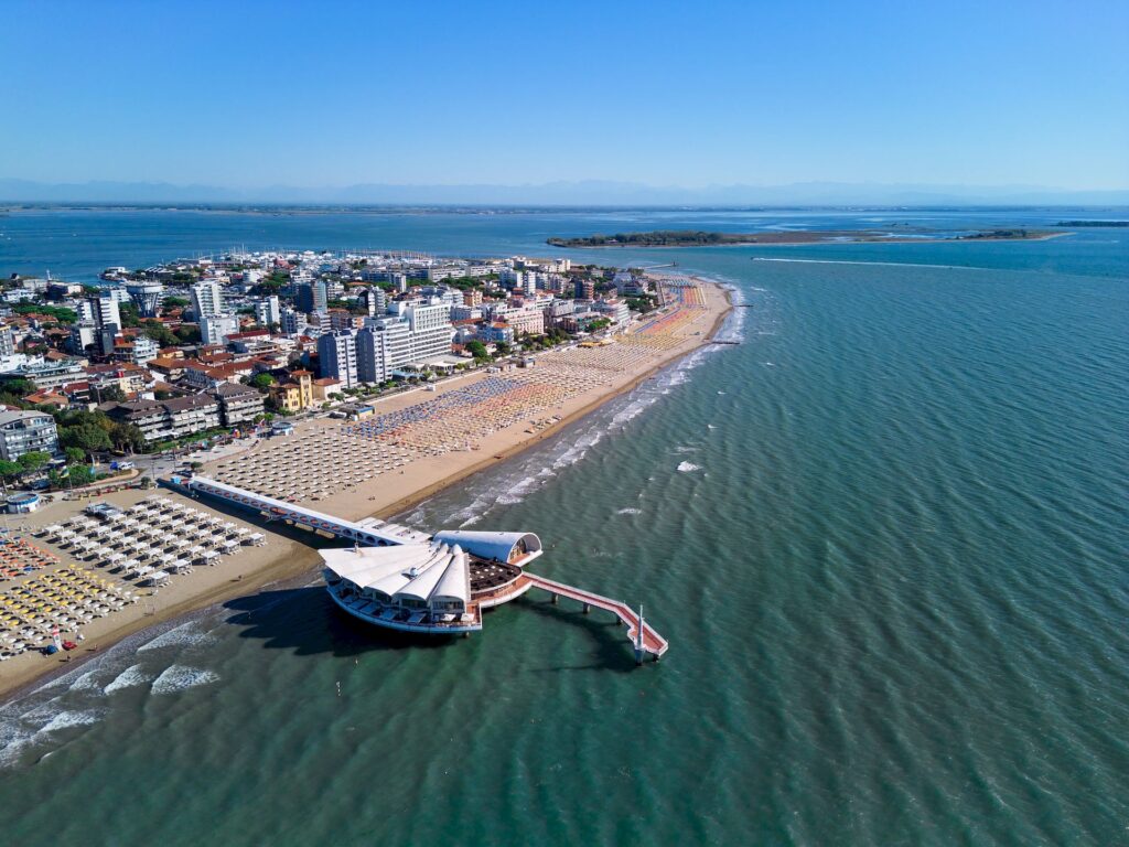 Lignano Sabbiadoro: Revocati i bandi per le concessioni balneari su 17 spiagge