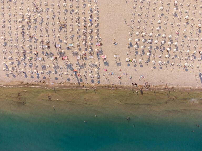 Quanta spiaggia è in concessione? La mappa nazionale, spiaggia per spiaggia